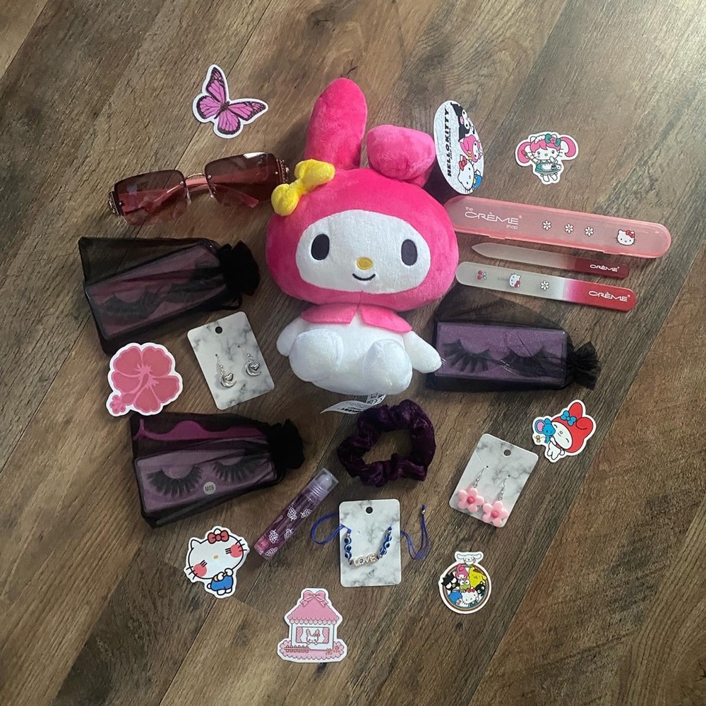 Pink Sanrio Bundle🩷✨